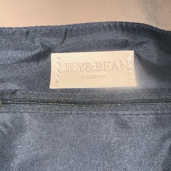 New!!  Lily&Bean Tote bag and matching brand new makeup bag.Monogrammed with LNR - Picture 6 of 9